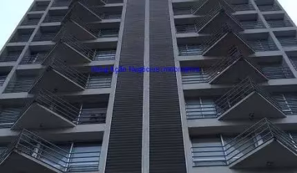 Apartamento 169m², 03 dormitórios (sendo 01 suíte), 03 banheiros e 04 vagas na garagem.   Condomínio com portaria e segurança 24hrs, Piscina coberta