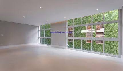 Apartamento 169m², 03 dormitórios (sendo 01 suíte), 02 banheiros e 01 vaga na garagem.  Condomínio com portaria e segurança 24hrs.