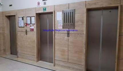 Conjunto Comercial 100m², 02 banheiros.   Condomínio com recepção e segurança 24hrs.  Excelente localização á 2 minutos andando para a estação
