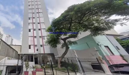 Apartamento 37m², 01 dormitório, 01 banheiro e 01 vaga na garagem.  Condomínio com portaria, segurança.  Excelente localização.