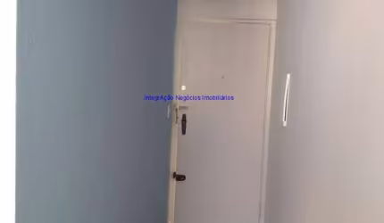 Apartamento 52m², 01 dormitório e 01 banheiro.  Condomínio com portaria e segurança 24hrs.  Excelente localização á 6 minutos andando para a estação