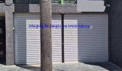 Loja 600m², Salão mais Mezanino, 06 banheiros. Divididos em terreo 250 m2 Subsolo 200 m2 e mezanino 150 m2.
