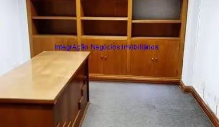 Condomínio com recepção e segurança 24hrs.  Excelente localização á 4 minutos andando para as estações do metrô São Bento e Sé; Entre as Ruas General