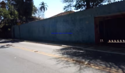 Casa 564m², 03 dormitórios (sendo 02 suítes), 03 banheiros e 10 vagas na garagem.   Excelente localização entre as Ruas Alexandrina, Mamud Rahd e Aven