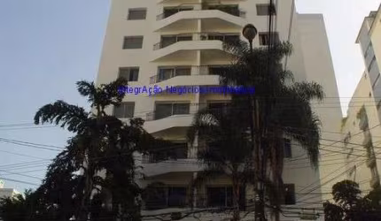 Apartamento 45m², 01 dormitório, 01 banheiro e 01 vaga na garagem; Imóvel com Living para dois ambientes, Sofa, Rack, TV, Mesa de Jantar, Frigobar