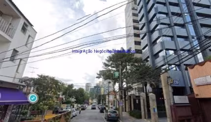 Conjunto Comercial 45m², 01 banheiro e 01 vaga na garagem.  Condomínio com recepção e segurança 24hrs.  Excelente localização.