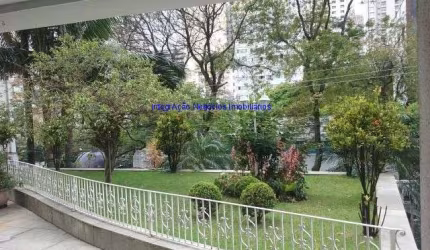 Apartamento 110m², 03 dormitórios, 02 banheiros e 01 vaga na garagem; Imóvel com Depêndencia de Empregada.