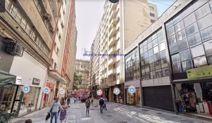 Loja 205m², 03 banheiros.  Excelente localização á 5 minutos andando para a estação do metrô República;