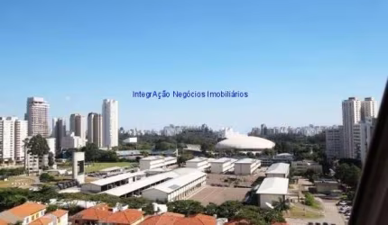 Apartamento 161m², 04 dormitórios (sendo 01 suíte), 03 banheiros e 01 vaga na garagem.  Condomínio com portaria, segurança 24hrs e salão de festa.  Ex