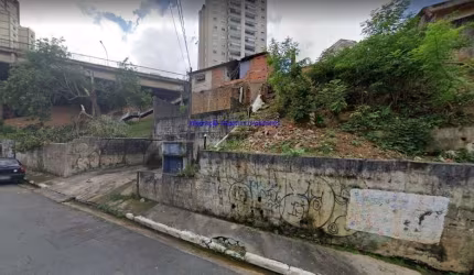 Terreno 250m².  Excelente localização á 10 minutos andando para a estação do metrô Santa Cruz; Entre as Ruas Loefgren e José Alves Passos.