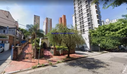 Terreno 264m².  Excelente localização á 6 minutos andando para a estação do metrô Oscar Freire; Entre as Ruas Cristiano Viana, Artur de Azevedo