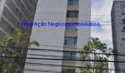 Condomínio com portaria, segurança 24hrs e salão de festa.  Excelente localização á 4 minutos andando para a estação do metrô Oscar Freire;