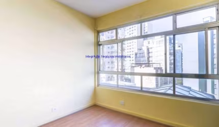Apartamento 117m², 02 dormitórios e 02 banheiros.   Condomínio com portaria 24horas.  Excelente localização á 9 minutos andando para a estação