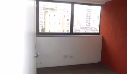 Conjunto Comercial 30m², 01 banheiro e 01 vaga na garagem   Condomínio com recepção e segurança 24hrs.  Excelente localização