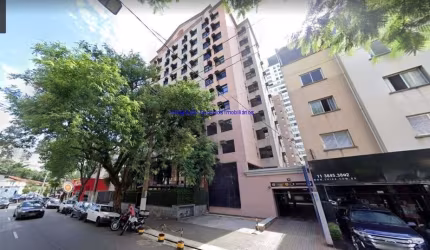 Conjunto Comercial 32m², 02 banheiros e 01 vaga na garagem.  Condomínio com recepção e segurança 24hrs.  Excelente localização.