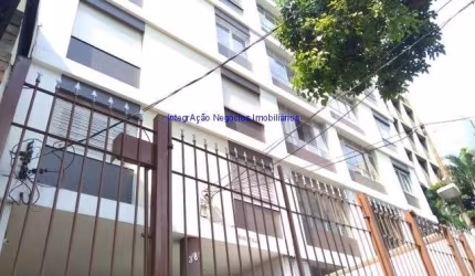 Apartamento 87m², 02 dormitórios, 02 banheiros e 01 vaga na garagem.  Condomínio com portaria e segurança 24hrs.   Excelente localização entre as Ruas