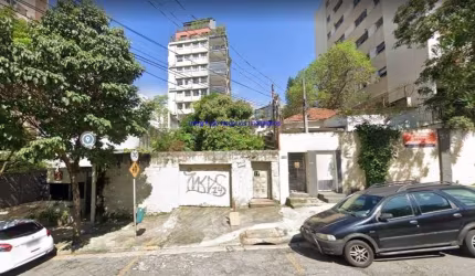 Terreno 610m².  Excelente localização á 8 minutos andando para a estação do metrô Sumaré; Entre as Ruas Amália de Noronha, João Moura e Galeno de Alme