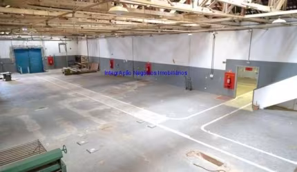 Galpão 2.000m², 05 banheiros.   Excelente localização entre as Alamedas Barão de Limeira, Eduardo Prado, Ruas Capistrano de Abreu e Lopes de Oliveira.