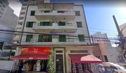 Condomínio com portaria 24hrs.  Excelente localização á 10 minutos andando par aa estação do metrô Trianon-Masp; Entre as Ruas Professor Picarolo,