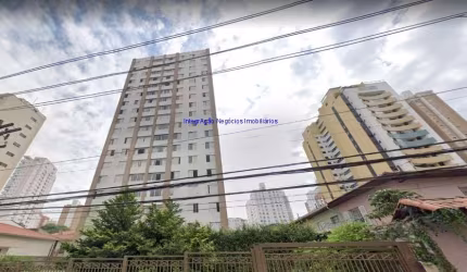 Apartamento 138m², 03 dormitórios (sendo 01 suíte), 03 banheiros e 01 vaga na garagem.  Condomínio com Portaria e Segurança.  Excelente localização en
