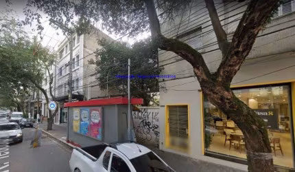 Terreno 400m².  Excelente localização á 9 minutos andando para a estação do metrô Fradique Coutinho; Entre as Ruas Doutor Virgílio de Carvalho Pinto,