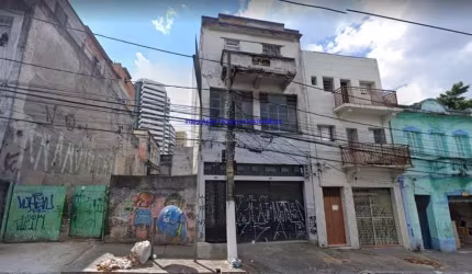 Prédio Comercial 370m², 03 Pavimentos, 7 banheiros. Entrada para lojas e entrada para o prédio que sao separadas.  Excelente localização