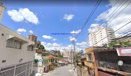 Sobrado Comercial 500m², 04 banheiros e 06 vagas na garagem.  Excelente localização entre as Ruas Mattia Filizzola, Barão de Castro Lima e Conde.