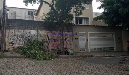 Terreno 142.50m².   Excelente localização entre as Ruas Croata e Tonelero.   Todas as informações aqui anunciadas são fornecidas pelo representante