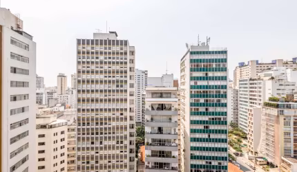 Apartamento 400m², 04 dormitórios (sendo 02 suítes), 04 banheiros e 03 vagas na garagem.  Condomínio com portaria, segurança 24hrs e salão de festa.