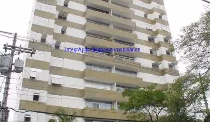 Apartamento 200m², 03 dormitórios ( sendo 01 suíte), 02 banheiros e 02 vagas na garagem.  Condomínio com portaria, segurança 24hrs, piscina, salão de