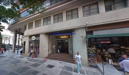 Conjunto Comercial 120m², 04 salas e 03 banheiros.  Condomínio com recepção e segurança 24hrs.  Excelente localização á 4 minutos andando.
