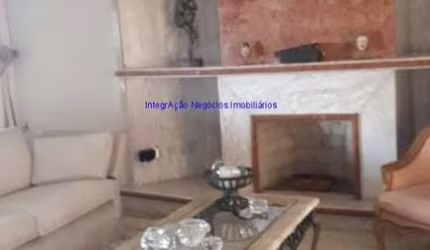 Apartamento 170m², 04 dormitórios (sendo 01 suíte), 03 banheiros e 03 vagas na garagem.  Condomínio com portaria 24hrs, piscina, sauna, salão de festa