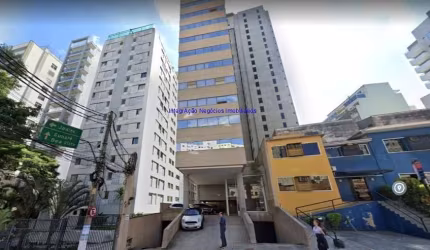 Condomínio com recepção e segurança.  Excelente localização á 7 minutos andando para a estação do metrô Brigadeiro; Entre as Alamedas Joaquim Eugênio