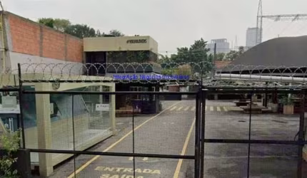Terreno 800m².  Excelente localização entre as Ruas Oswaldo Casimiro Müller, Doutor Geraldo Campos Moreira e Avenida das Nações Unidas