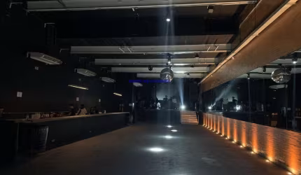 Galpão 450m², 07 banheiros.  Excelente localização entre as Ruas Lavradio, Brigadeiro Galvão e Avenida Pacaembu; Próximo da estação do metrô Palmeiras