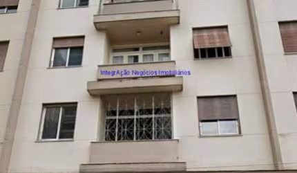 Apartamento 96m², 03 dormitórios e 02 banheiros.  Condomínio com portaria, elevadores e zelador.  Excelente localização