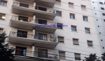 Condomínio com portaria 24hrs, salão de festa, solarium, playground e jardim.  Excelente localização á 10 minutos andando para a estação do metrô