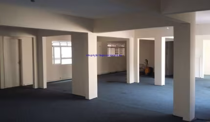 Conjunto comercial 100m², 05 salas, 02 banheiros e 01 vaga na garagem.  Condomínio com recepção.    Excelente localização.