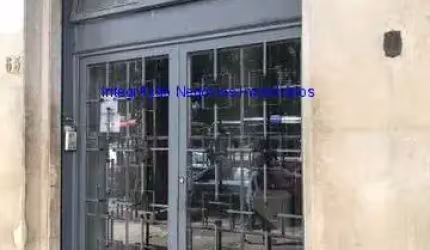 Apartamento 33m², 01 dormitório e  01 banheiro.  Condomínio com Segurança e Portaria.  Excelente localização, á 3 minutos andando para a Estação.