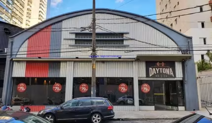 Galpão 862m², 10 banheiros e 02 vestiários. Pé direito de 10m² na parte da frente e 12m² na parte de traz 16,50m² de frente e 45,20 de fundo.  Excelen