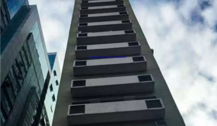 Conjunto Comercial 114m²,  5 banheiros e 1 vaga de garagem. Ar condicionado, o espaço permite toda a infraestrutura de informática e telefonia