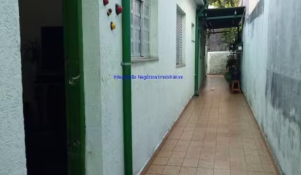 Casa 100m², 02 dormitórios sendo 01 suíte, 01 sala, 02 banheiros. Excelente localização.