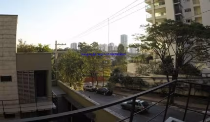Casa 400 m², 10 suítes, sala, 10 banheiros, 10 vagas de garagem. Ótima área de lazer. Excelente localização.