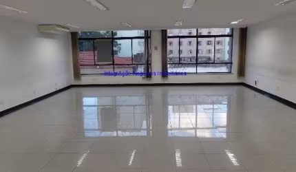 Sala Comercial 180m²,  03 banheiros. Excelente localização,  a três quadras da estação de Metrô República - Linha Vermelha/Amarela.