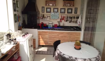 Apartamento Cobertura Duplex 110m², 03 dormitórios (sendo 01 suíte), 02 banheiros e 01 vaga na garagem.  Condomínio com portaria, segurança 24hrs,