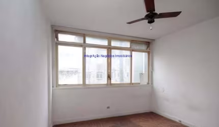 Condominio com elevador.  Excelenete localização à 9 minutos andando para a Estação de Metrô Consolação; Entre as Ruas Augusta, Frei Caneca, Itararé,