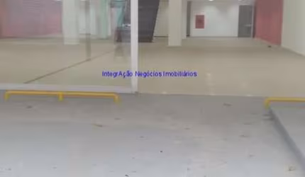 Loja 1.080m², 03 pavimentos, 04 banheiros e 05 vagas de garagem; Pavimentos amplos com uma boa iluminação natural, Elevador de Monta Carga e Alarme.