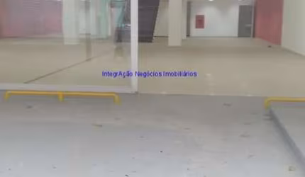 Loja 1.080m², 03 pavimentos, 04 banheiros e 05 vagas de garagem; Pavimentos amplos com uma boa iluminação natural, Elevador de Monta Carga e Alarme.