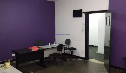 Conjuntos comerciais 165m², 05 salas e 02 banheiros.   Condomínio com portaria e recepção.  Excelente localização á 2 minutos andando da estação