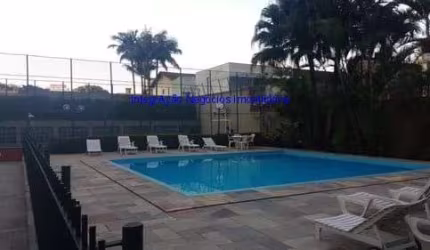 Ótima área de lazer com piscina, churrasqueira e PlayGround.   Excelente localização, ao lado do Shopping Morumbi.